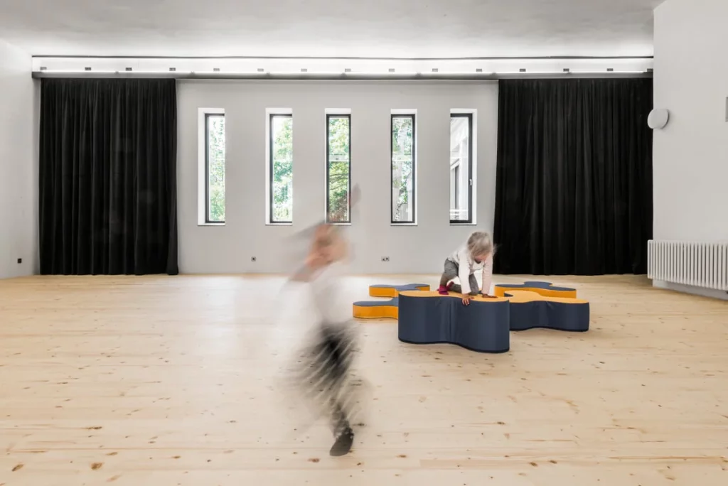 Hybrid-of-dance-hall_-auditorium-and-cinema